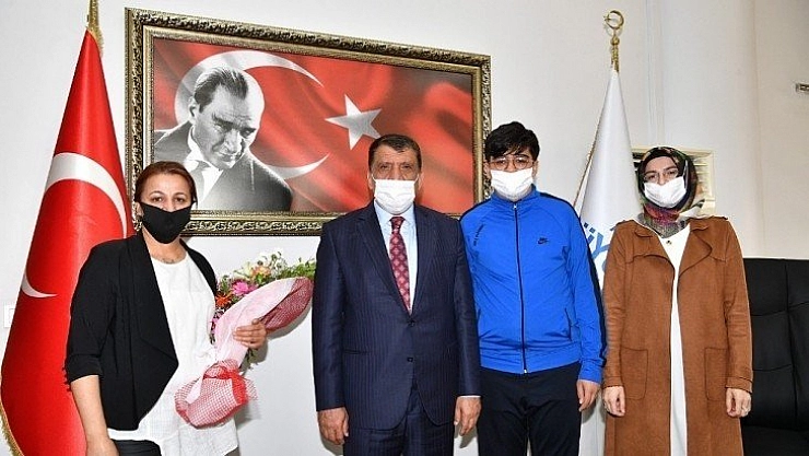 Anneme mektup yarışmasında dereceye girenlere ödül