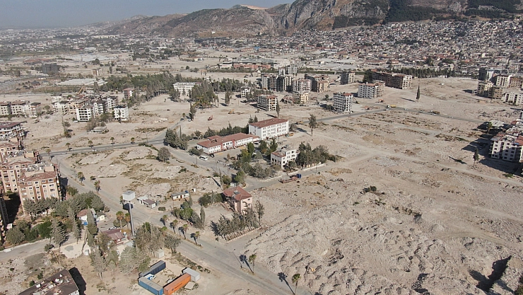 Antakya'da yüzlerce bina yükseliyor