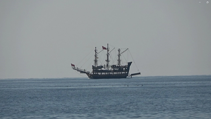 Antalya kışa meydan okumaya devam ediyor