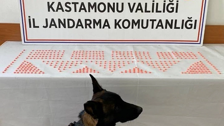 Aracında extacy  ile yakalandı