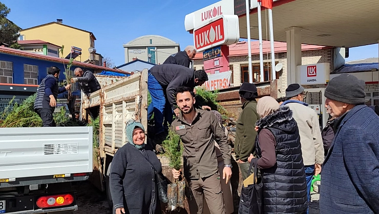 Arapgir'de Orman Haftası'nda Yeşile Destek: Ücretsiz Fidan Dağıtımı