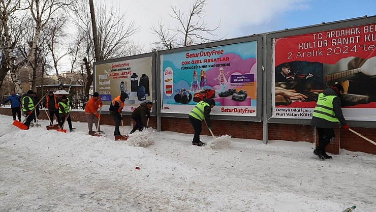 Ardahan'da karla mücadele sürüyor