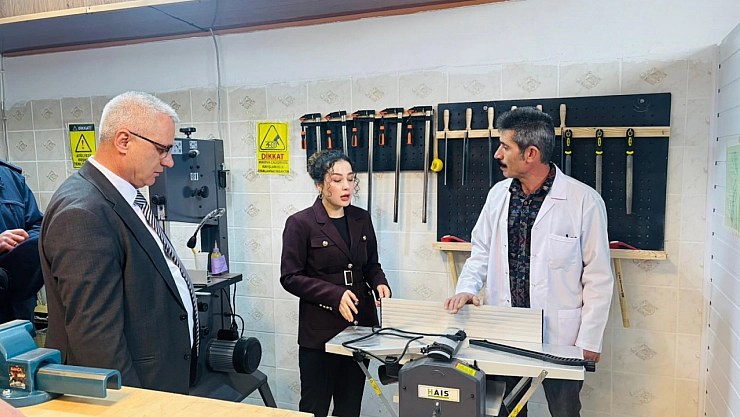 Arguvan'da bağlama yapım atölyesi ve kursu açıldı