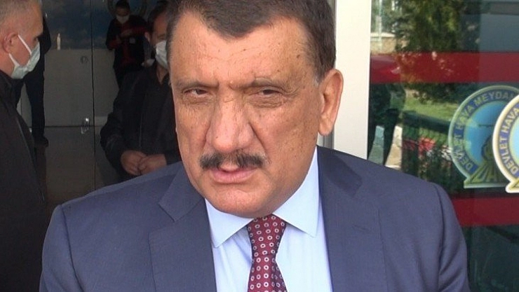 Uçak hangara çekildi