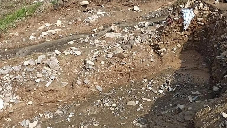 Asfalt yüklü tanker devrildi!