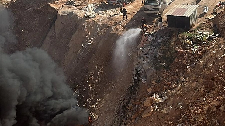 Atık malzeme yangını korkuttu