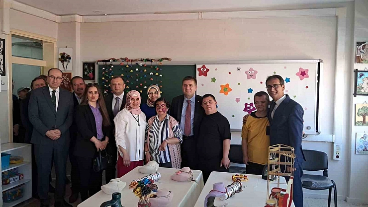 Atık malzemeler esere dönüştü