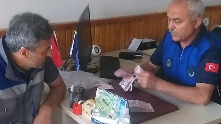 ATM'de bulunan 40 bin lira sahibine teslim edildi
