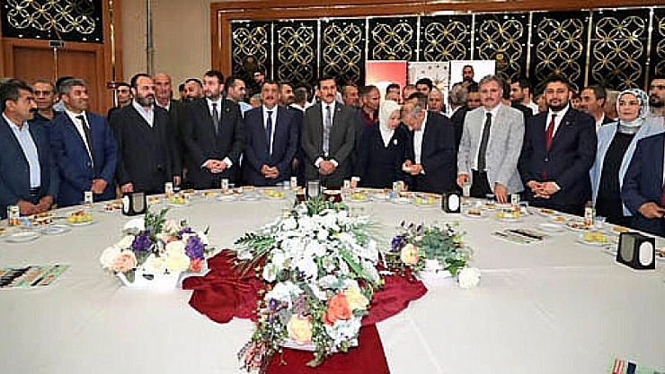 AK Parti'de bayramlaşma töreni