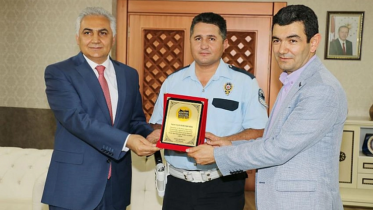 Duyarlı polise plaket 