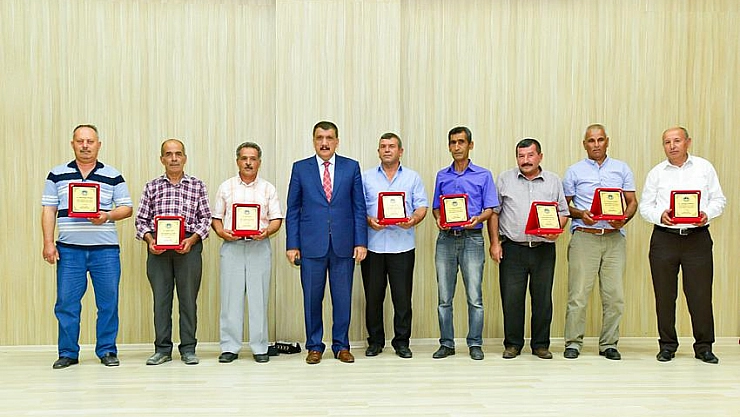 Emekli personele plaket takdimi yapıldı 