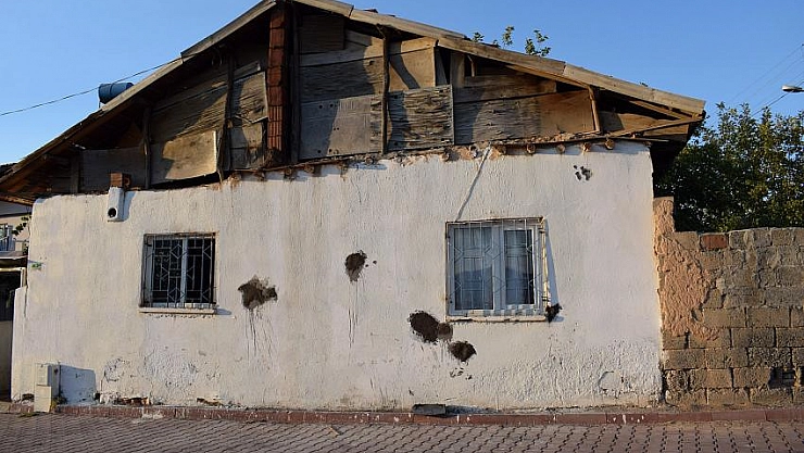 Pompalı tüfekle eve saldırdılar 