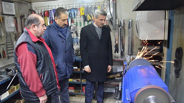 Vali Baruş esnafı dinledi 