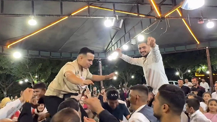 Ayrı ülkelerde aynı anda nişan yapıldı