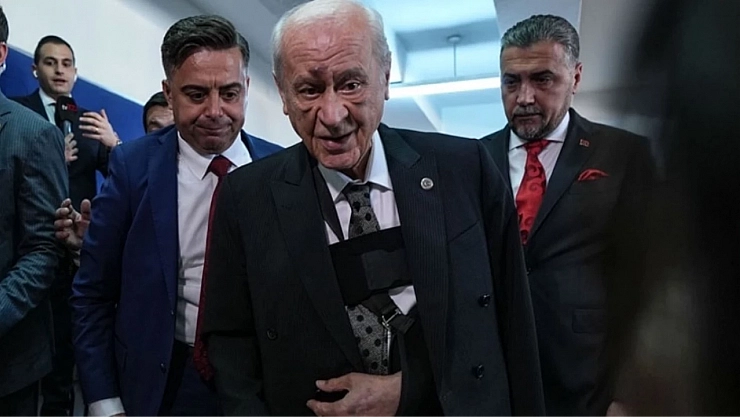 Bahçeli'nin yüzündeki morlukların nedeni belli oldu