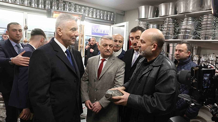 Bakan Bolat, esnafları ziyaret etti