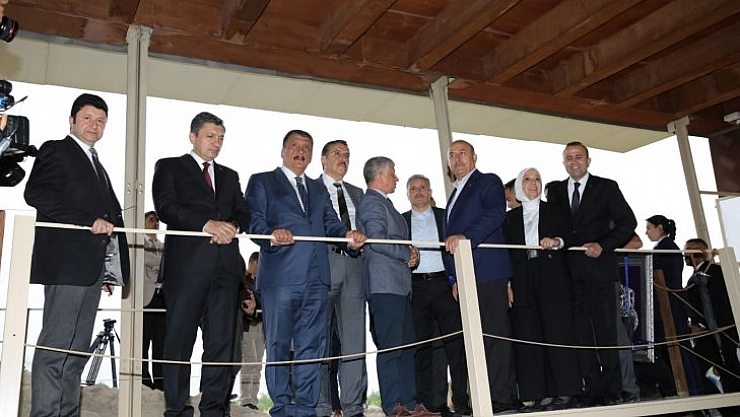 Çavuşoğlu Arslantepe'yi gezdi