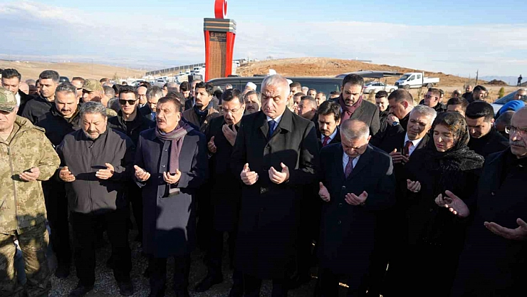 Bakan Şehir Mezarlığında