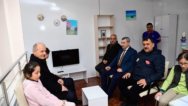 Deprem odasında heyecanlandı