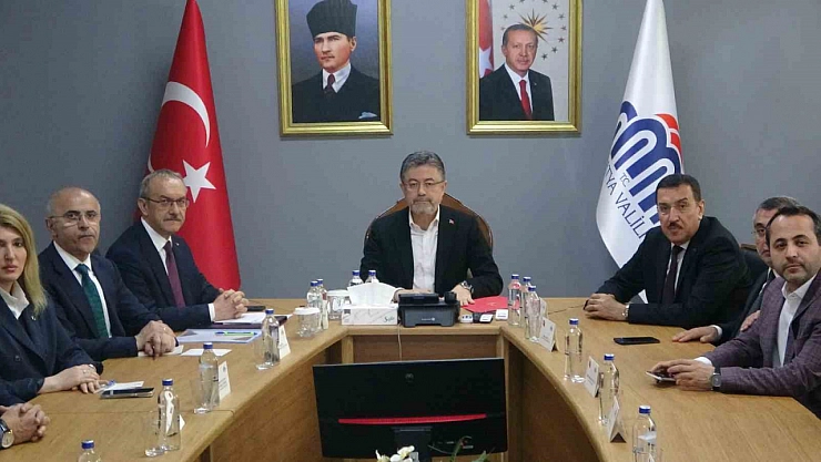 Bakan Yumaklı, Malatya'daki zirai don hasarını yerinde inceledi!