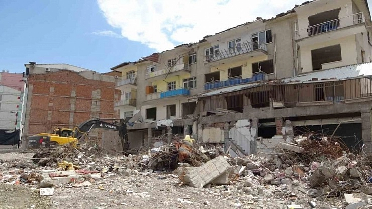 26 Kişinin Hayatını Kaybettiği Apartman Davasında Karar Çıktı! Malatya'da Mimar ve İnşaat Mühendisi Tutuklandı...