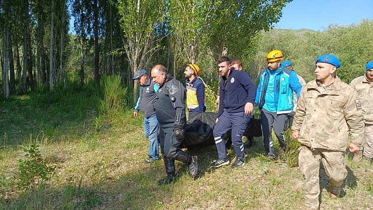 Balık tutmak için girdiği Aras Nehrinde boğularak hayatını kaybetti