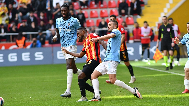 Başakşehir Kayserispor'a mağlup oldu