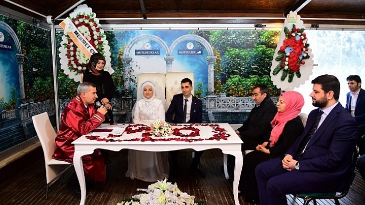 Mutluluklarına ortak oldu