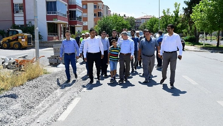 Kaldırımlar yenileniyor