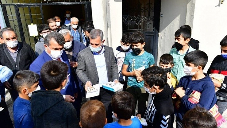 Vatandaşlarla bir araya geldi