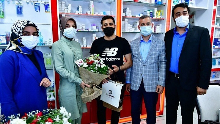 Nöbetçi eczaneleri ziyaret etti