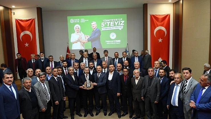 Projelerini muhtarlara anlattı