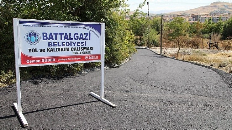 Asfalt çalışmalarını yerinde inceledi