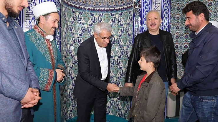 Güder vatandaşla bayramlaştı