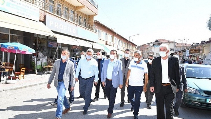 Vatandaşlarla bir araya geldi