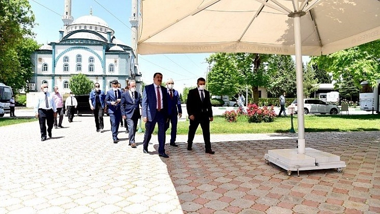 Gürkan, şehir mezarlığında