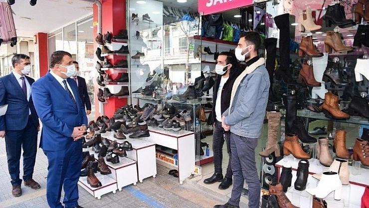 Başkan esnafı gezdi