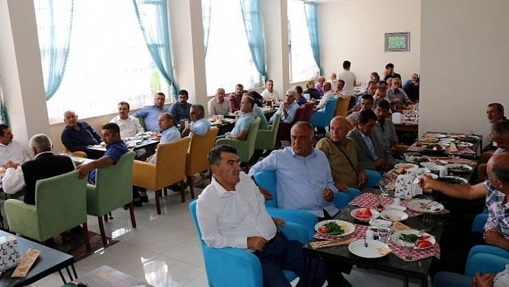 Muhtarlarla buluştu