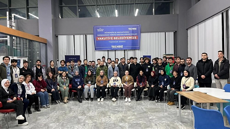 Başkan Uçar, mühendislik Hackathonu'nda gençleri ziyaret etti