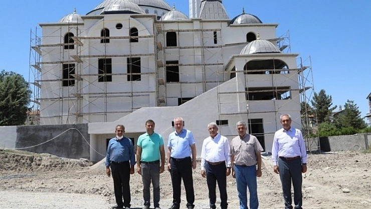 Cami ibadete açılmayı bekliyor