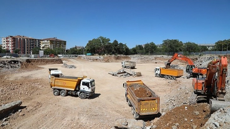 Temel kazı çalışmaları sürüyor