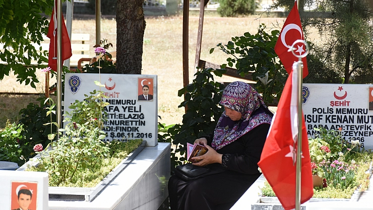 Arifede mezarlıklar unutulmadı!