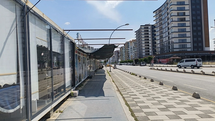 Bayram bile kurtaramadı: Malatya esnafı sinek avlıyor!