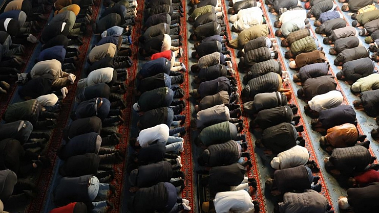 Bayram namazında camiler doldu taştı