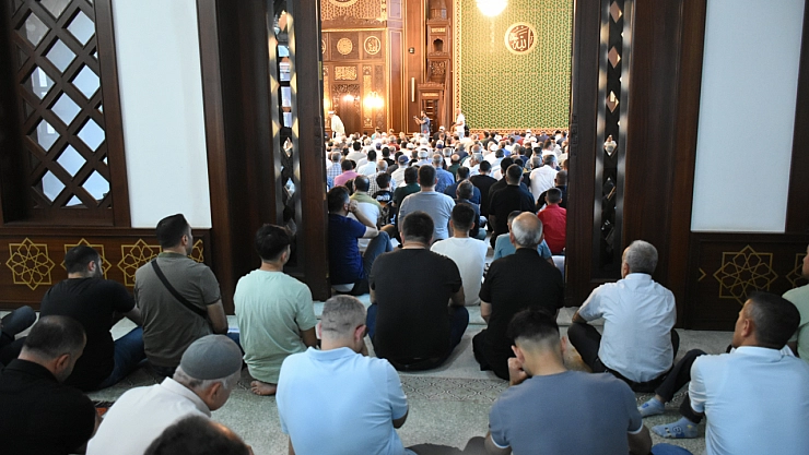 Malatya'da camiler dolup taştı!