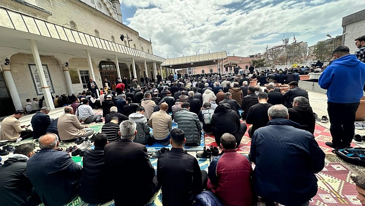 Bayram sonrası cuma namazı, yoğun katılımla kılındı