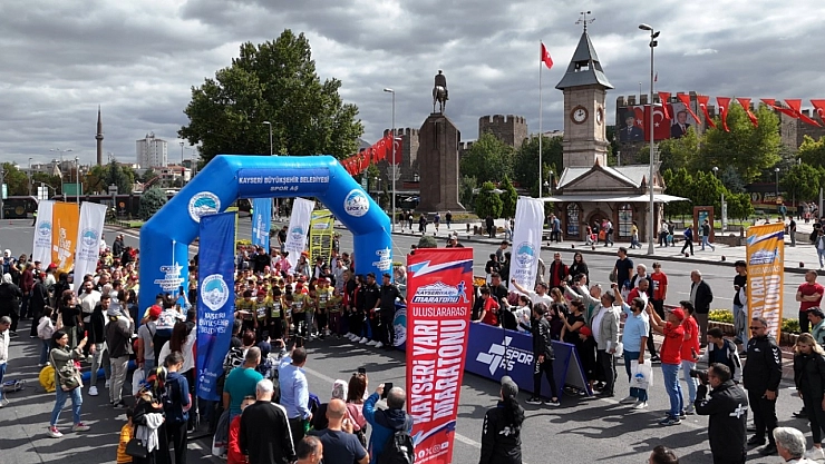 Bebekler ve çocuklar Maratona renk kattı