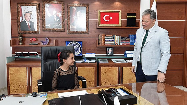 Koltuğunu Bucak'a devretti 