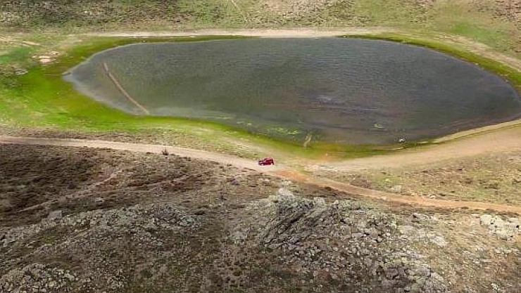 'Bervi Gölü' doğal güzelliği ile dikkat çekiyor