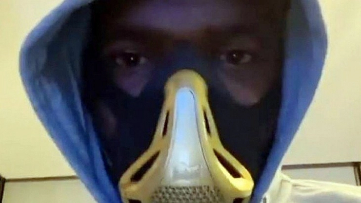 Bifouma'dan ilginç maske